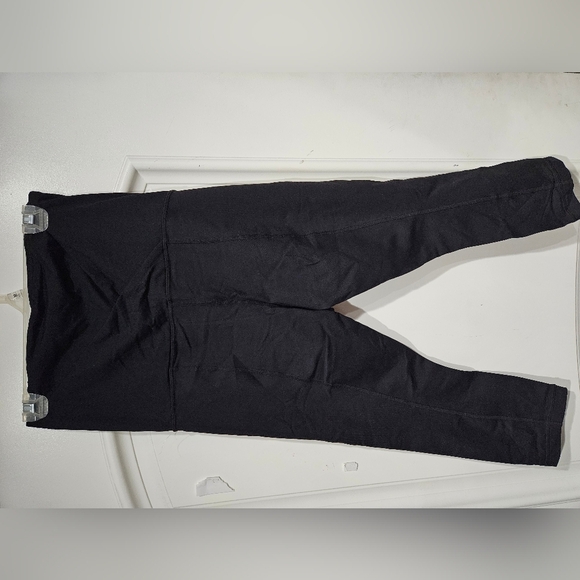 Isabel Maternity by Ingrid & Isabel classic black comfort capri size Medium - Picture 5 of 5